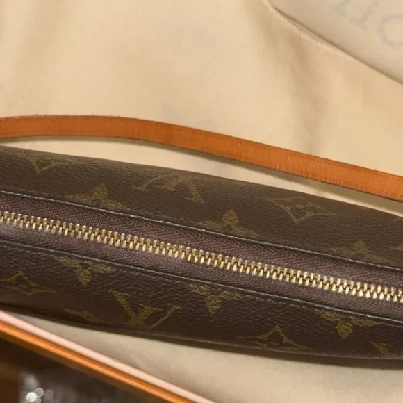 Louis Vuitton Pochette Vintage Brown Monogram leather Shoulder bag 

Offers - Picture 14 of 14